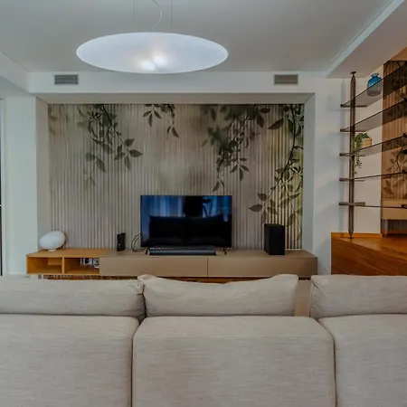 Signature Grand Apartment *